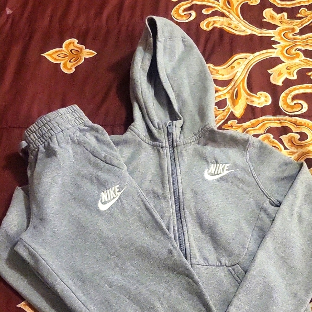 Girls Nike sweat suit